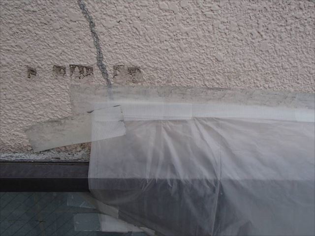 お施主様が貼られたビニール。これを貼ってからは雨漏りがかなり軽減されたとのことでした。