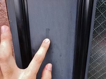 The state of chalking of a door (the iron part)