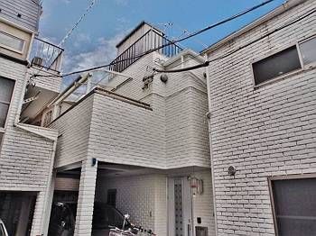 施工後の外観です。白の既存色ですが、ツヤが増し引き締まった外観に仕上がっています。