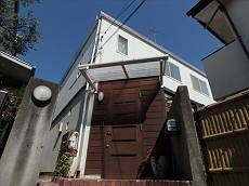 施工前の外観です。これから外装工事を開始します。