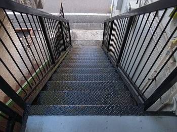 施工前　アパート階段
