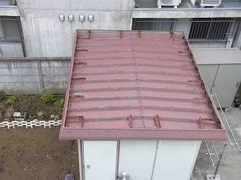 施工前　敷地内小屋屋根