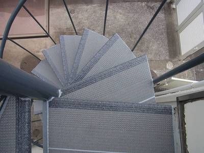 【外部階段】ノンスリップシート貼り