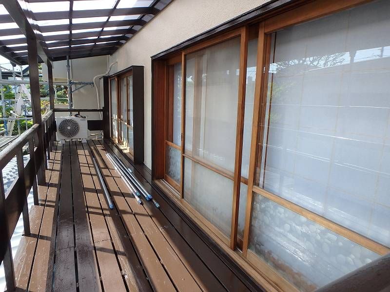 施工後のベランダです。木部がツヤを取り戻しています。