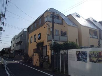 遮熱塗料で塗った屋根が輝いています。