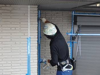 i屋根にはタスペーサーを取付けています。