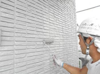 外壁の中塗りの様子です。