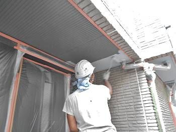 バルコニー軒裏の塗装です。