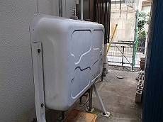 灯油タンクも塗装することに。