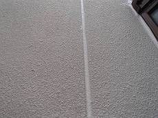 板間目地のシーリング工事直後の外壁です。