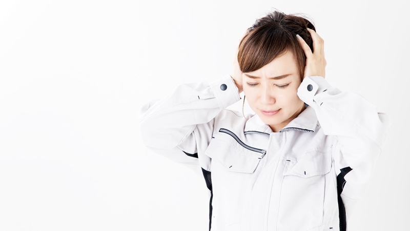 ショックを受ける女性