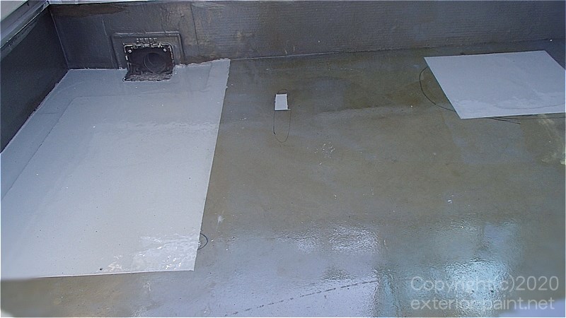 不具合箇所の撤去後に下地調整しプルーフロンバリューを塗った後のウレタン防水面