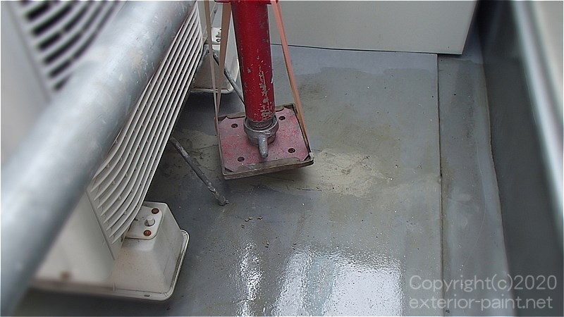 段差調整をした後で再度プライマーを塗ったウレタン防水面
