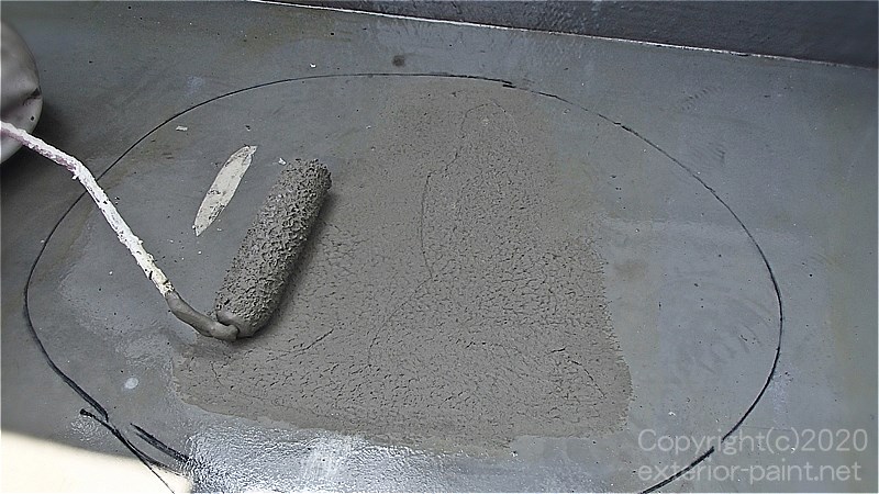 不具合箇所のウレタン防水を撤去した後でミラクファンドKC-100で下地調整する