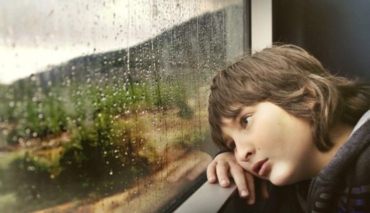 雨の日が憂鬱な少年