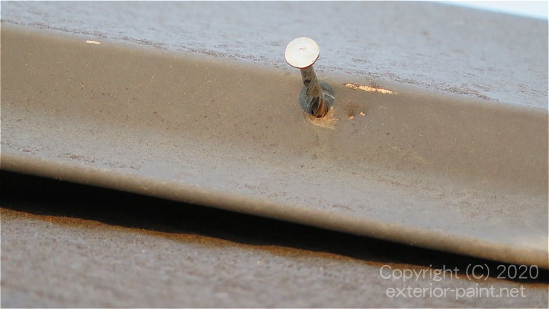 棟板金の釘の浮き