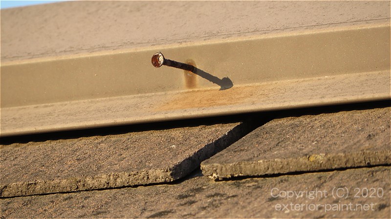 棟板金の釘の浮き