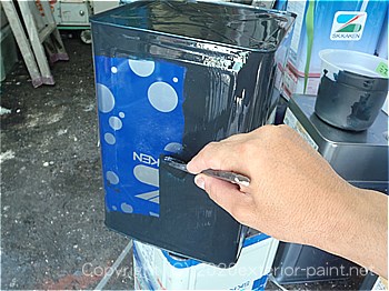 実験用の一斗缶に塗装