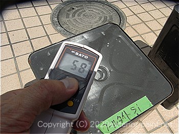 20012年8月13日13時の測定 「エスケー化研 クールタイトSi」58℃