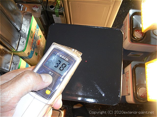 遮熱塗料実験開始10分後のエスケー化研　ヤネフレッシュ（38℃）