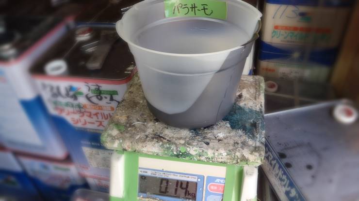 全て二液混合塗料なのできちんと混合比を守り計量します