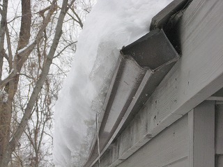 Build-snow-damaged-gutter