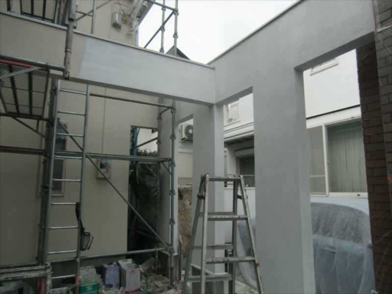 20170218外壁塗装T様邸駐車場外壁1下塗りCIMG5992_s