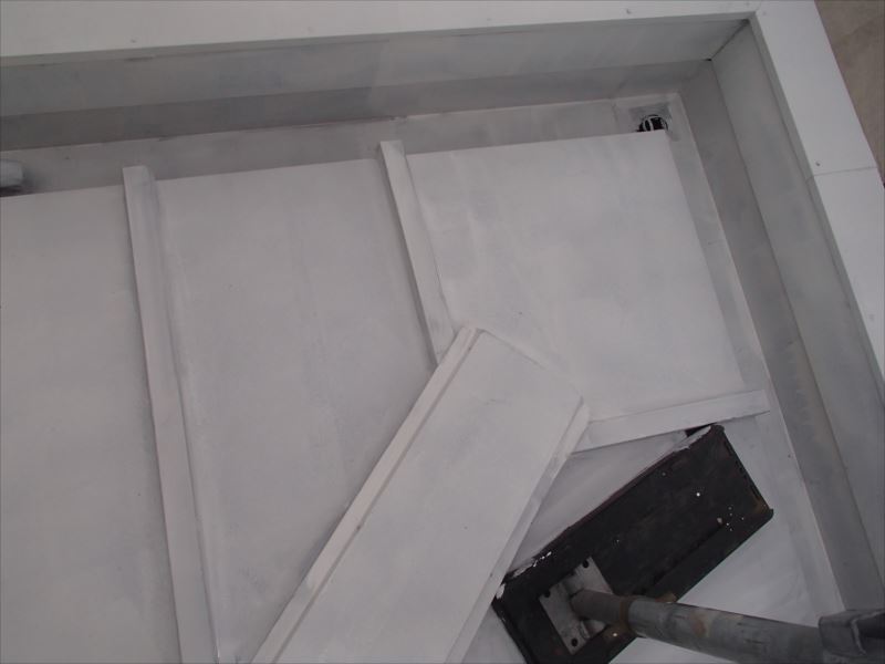 20170301外壁塗装T様邸トタン屋根2錆止めP3011704_s