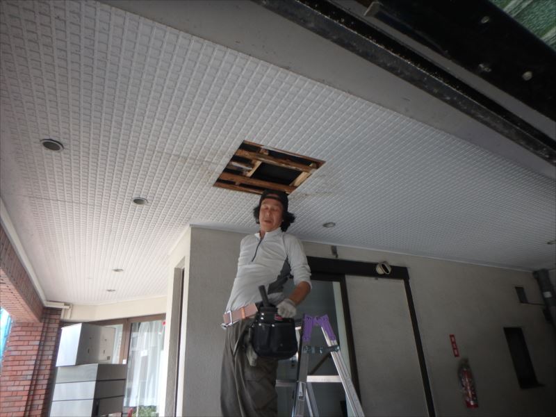 20170516外壁塗装A様邸ガレージ天井補修P5160594_s
