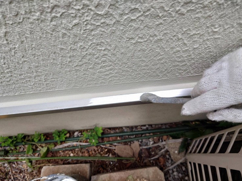 外壁塗装 世田谷区S様邸 水切り塗装中 2021052410306