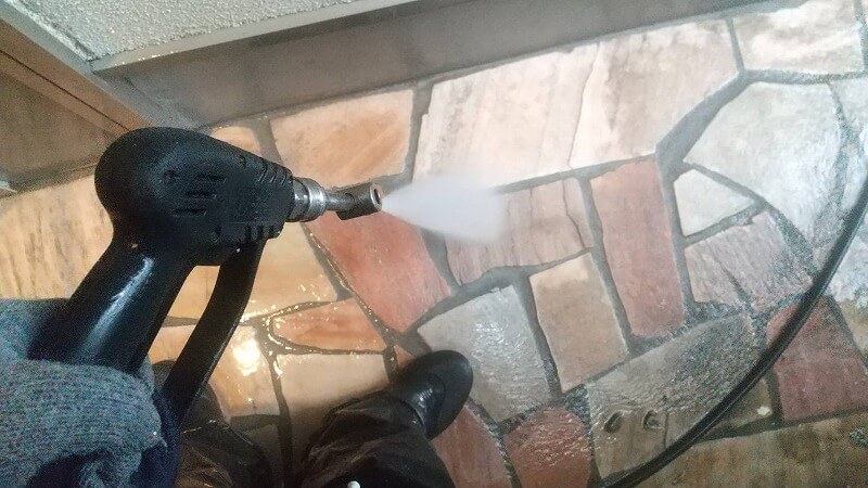 気になっていたタイルの汚れは高圧洗浄でみるみる落ちていきました。