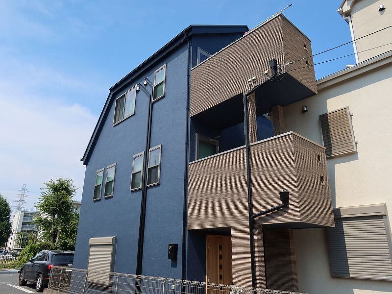 ふわふわしているベランダ床の再防水工事と屋根と外壁の塗装｜エスケー 