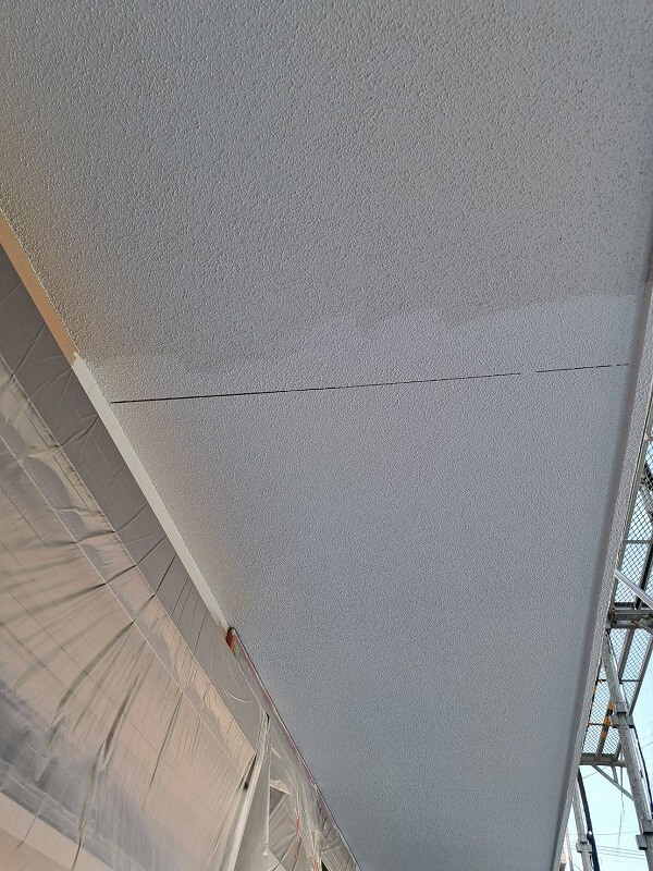 外壁塗装 三鷹市N様邸 軒天塗装中 202305026650