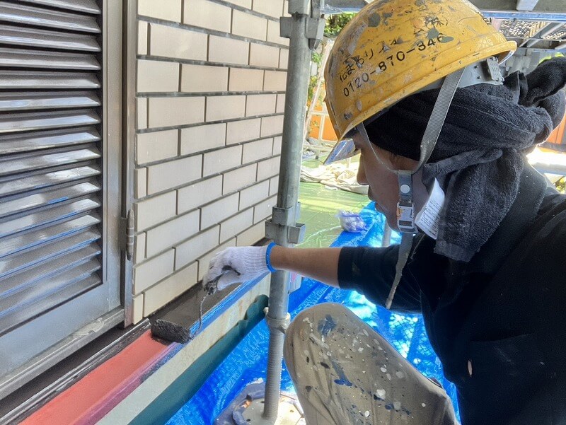 外壁塗装 世田谷区M様邸 水切り塗装中 20230511S__28557343