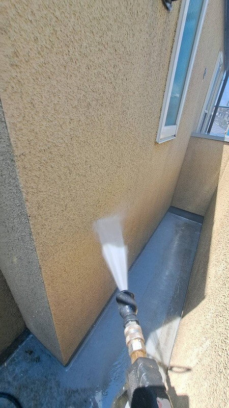 外壁塗装 世田谷区U様邸 外壁洗浄中 2024070417486_0