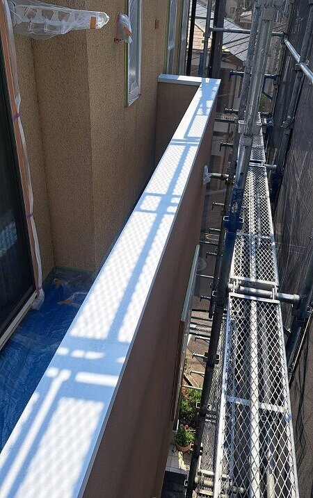 外壁塗装 世田谷区U様邸 笠木 さび止め塗装完了 2024070817572_0