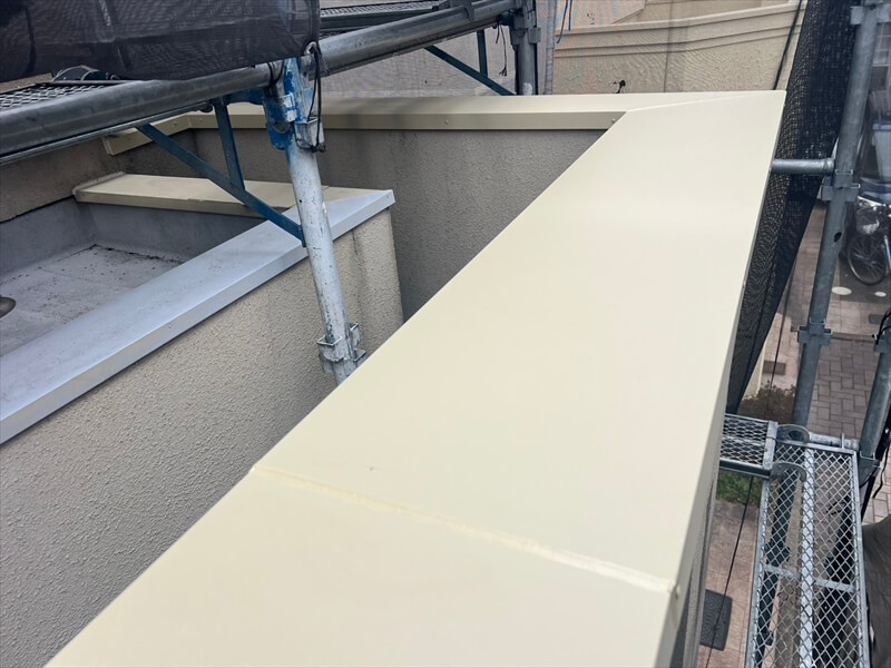 塀をぐるっと覆って仕上げています。