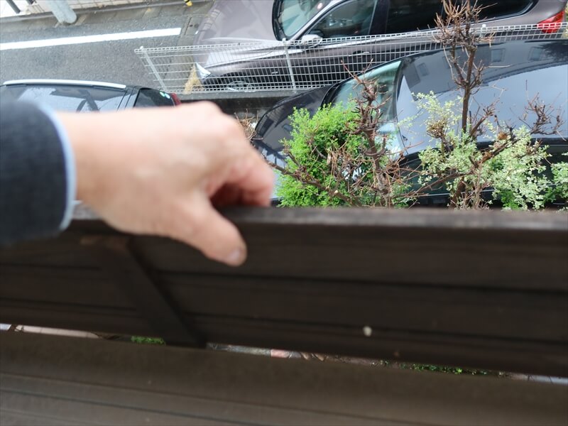 フラワーボックスは実際に触って、痛み具合をチェックしました。