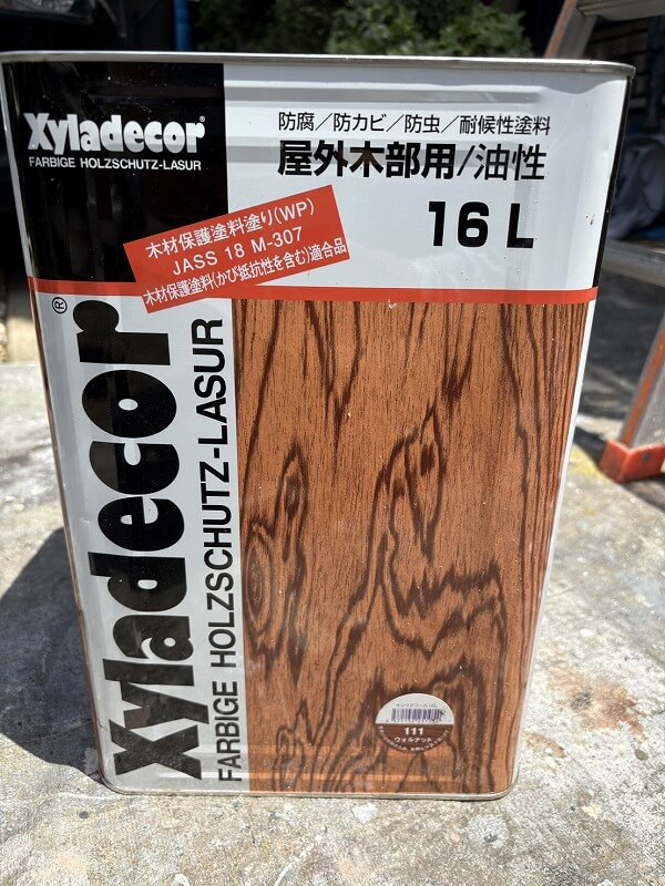 キシラデコール　ウォールナットはよく使う塗料なので16リットル缶を使っています。