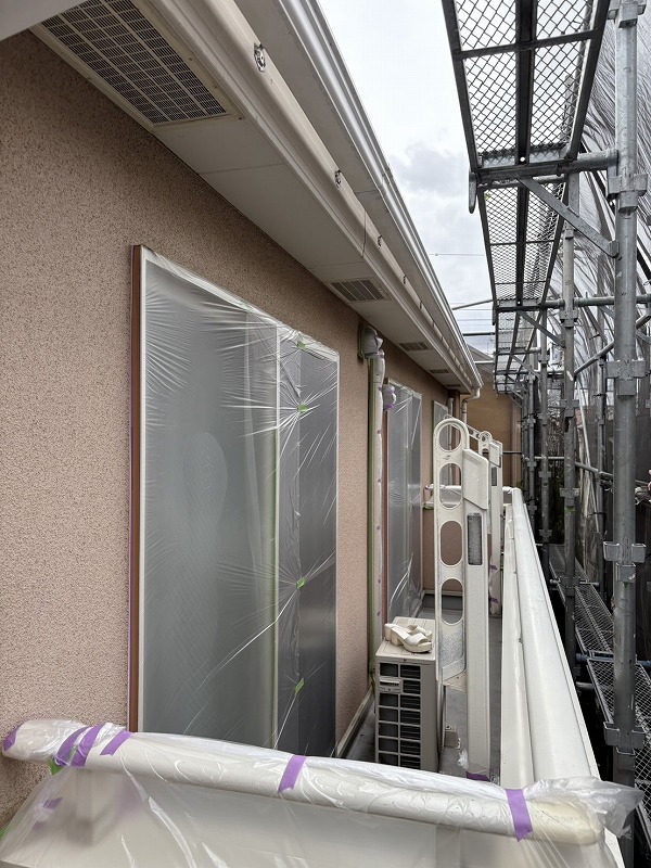 塗装しない場所をしっかり養生しました。