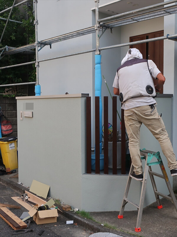 土台の上に防水処理をして、板金で覆っています。