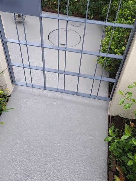 外壁塗装 三鷹市K様邸 コンクリート床上塗り完了2025111130723_0