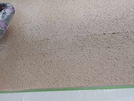 パーゴラがついていた場所に多少の凹凸が線のようにも見えますが、他に補修は行わずこのまま仕上がりとなりました。