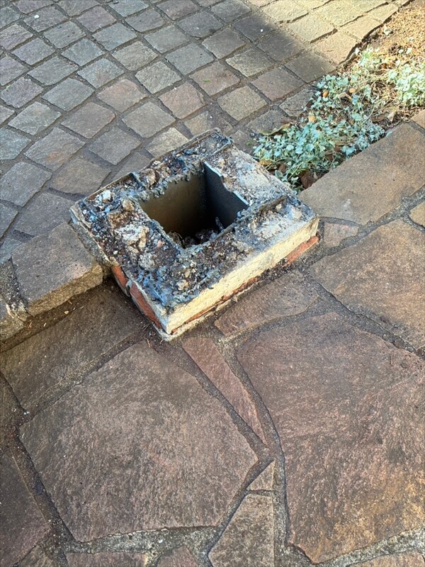 鉄柱を取り除いた後、表面をどのように仕上げるか、お客様の希望を確認しながら考えていきます。