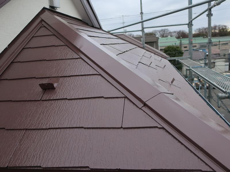 屋根は落ち着いた色で塗装しました。