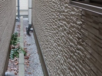 日当たりが悪い面は全体的に汚れが目立ちました。