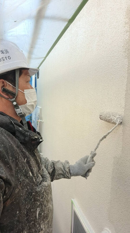 中塗りの後は同じ塗料で上塗りをかけています。（エスケー化研 アートフレッシュ　AC-1186）