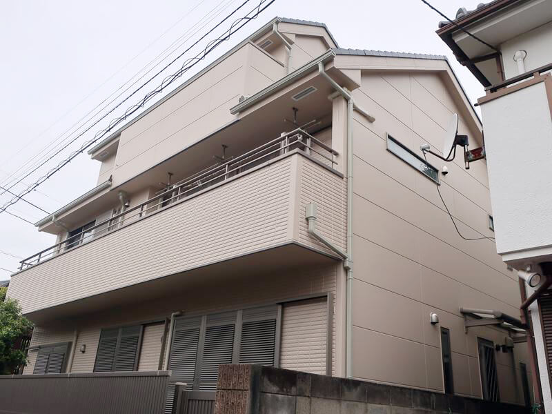 外壁は新築時の色でしたので、大きな変化はなく綺麗になりました。
