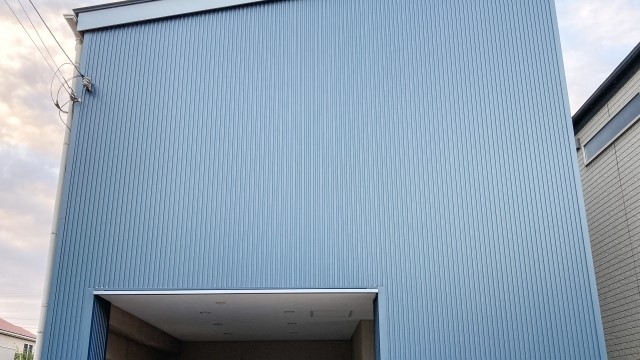  軒のない家 ガルバリウム